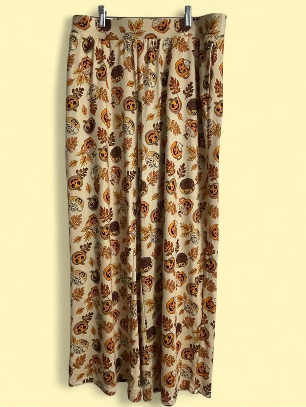 Hot Topic Cream Pumpkin Treat Mid Rise Lounge Pants